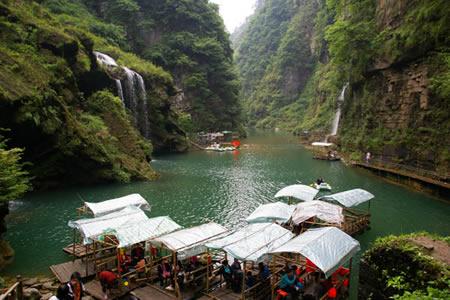 去凤凰古城旅游德夯苗寨、老洞古苗寨、勾良苗