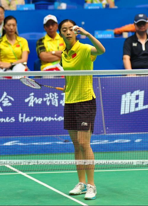 羽毛球双打比赛21分制发球、接发球时双方队