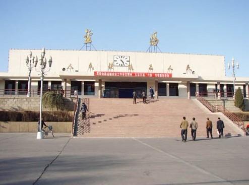 青州市火车站可以托运行李到重庆市火车站吗?