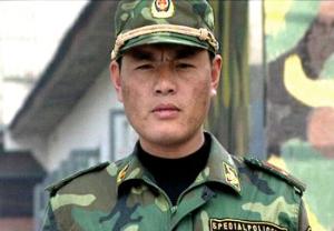 <em>女子特警队</em>中老兵退伍时候<em>朱晓娟</em>唱的兵中花哪