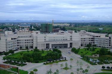 西南大学第五教学楼是不是外国语学院