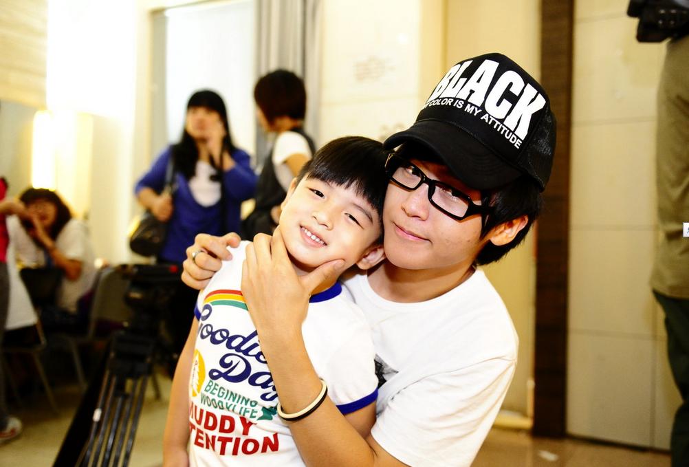 饭没了秀宝贝赖上大明星何炅演过了吗?