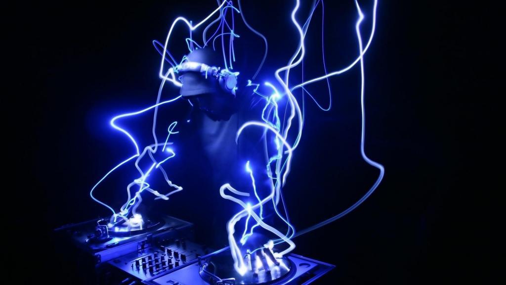 好听的dj音乐'适合汽车里听的'或者纯dj没歌曲的