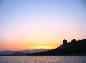 万寿山的英文怎么说'-颐和园万寿山的英文介绍