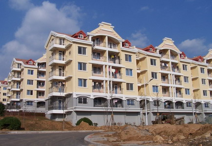 青岛的中国海洋大学外语学院附近的旅馆都有哪