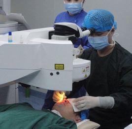 个性化飞秒激光近视手术后多长时间复查