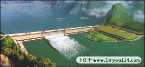 从土,霸声.本义:堤坝)   截河拦水的堤堰.