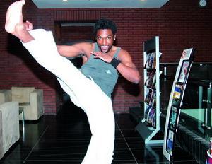 摘要 卡波耶拉 capoeira,或称 卡波卫勒,香港亦有译作 巴西战舞,是