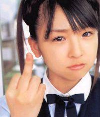 竖中指比喻竖阳具,鄙视你