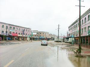 邻,西面,北面濒临衢江(信安湖),与白云街道,万田乡,衢江区的浮石街道