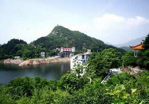 漂亮美丽的香山湖位于全国著名的将军县河南省新县县城东南部,景区