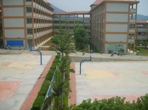 西乡街道中心小学