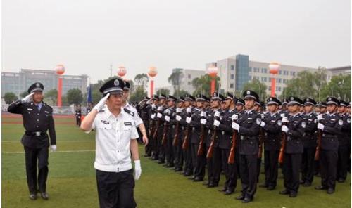 湖南警察学院的信息安全和行政管理那个专业更