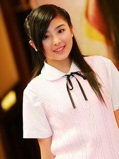 张含韵因在2004年,参加了湖南卫视举办的"快乐中国超级女声