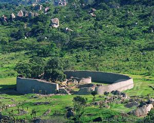 由修那(shona)部落建于中世纪时期,位于林波波河(limpopo river)附近