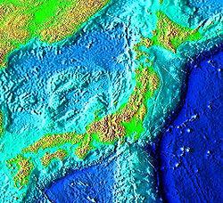日本海沟(japan trench),在太平洋西北部,日本群岛东侧南北分布的海沟