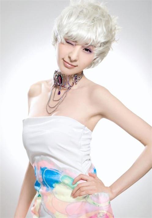 <em>头发白</em>好多呀,这就是遗传吗,<em>怎么</em>治啊,我才<em>20岁</em>