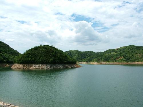 临城水库,又名岐山湖,位于河北省邢台市临城县西竖村附近.