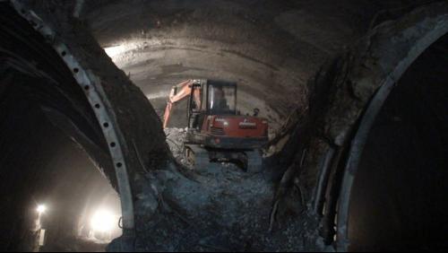 初期支护采用格栅钢架