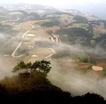 阴灵山在巴中市北枣林乡境内,离巴州城仅10公里.