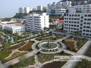 秭归县职教中心位于伟大爱国诗人屈原