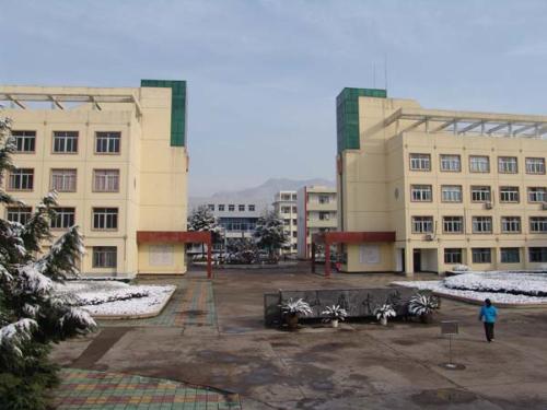 浙江省仙居中学是省一级重点中学