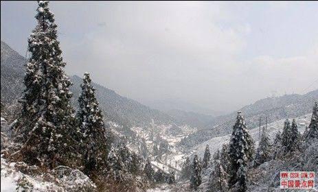 雪峰山脉主体位于湖南中部和西部,是湖南境内重要的山脉,雪峰山位于