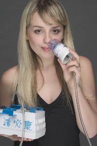 盐水洗鼻器顾名思义就是进行盐水洗鼻的工具