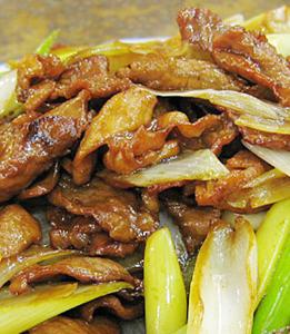 葱爆羊肉 :sautéed lamb slices with scallion 北京菜清真菜