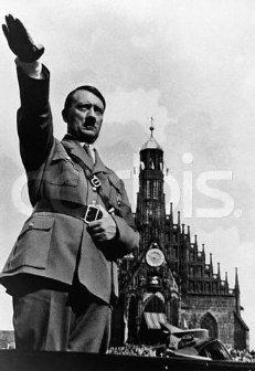 "(heil!).    希特勒纳粹党的德意志纳粹礼有以下几层意思
