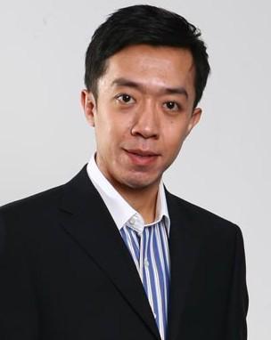 李菁并不是出身于曲艺家庭,父母的职业与这行一点关系也没有,但是家人
