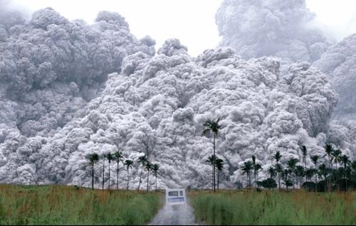 人类脚下的大地是一个动荡的球体