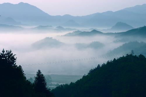 《再见了大别山》