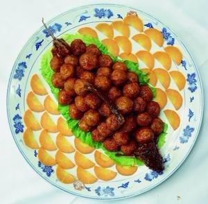 以经营鲁菜起家的柳泉居饭庄, 在多年漫长的