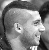 or  mohican hairstyle) 兴起于上世纪70年代,这种发型好似马鬃