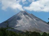 阿雷纳火山