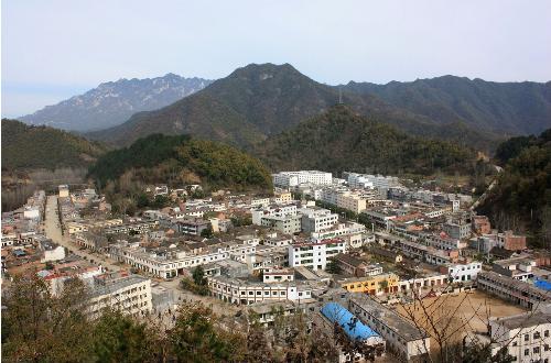 全部版本 历史版本     白河镇位于河南省洛阳市嵩县南部山区,距县城