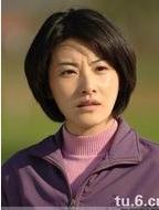 紫花拿着与亮子的离婚书跟朱永发走了.