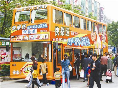 大巴变身餐厅宿舍_大巴车改装餐厅图片