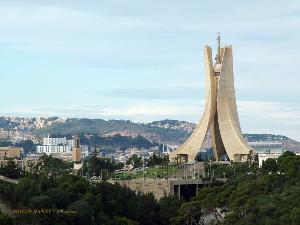 烈士纪念塔位于阿尔及利亚首都阿尔及尔
