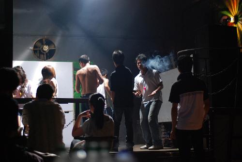 迪厅都是蹦迪的