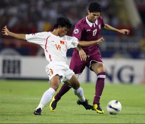 韩国队的金铸成获得最佳球员金球奖;中国队守