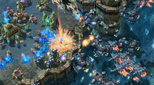 驯服新生的zerg主宰来接管整个zerg种族;    《星际争霸2》游戏画面