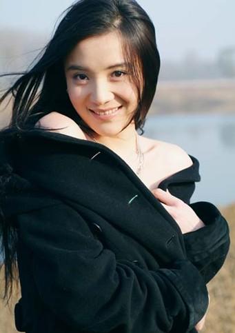 身高: 170cm    体重: 52kg    星座: 天蝎座    血型: o型    宋佳