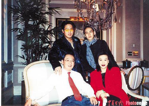  汤君年 全家福