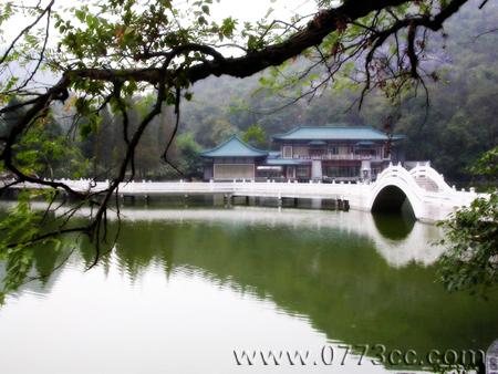 西山公园(桂林)位于广西桂林市秀峰区(城西)丽君路西段,西山路东段