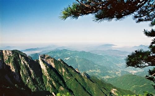 大别山 