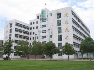 襄州二中建校于1956年,是襄阳市示范高中.襄州二中前名叫襄阳二中.