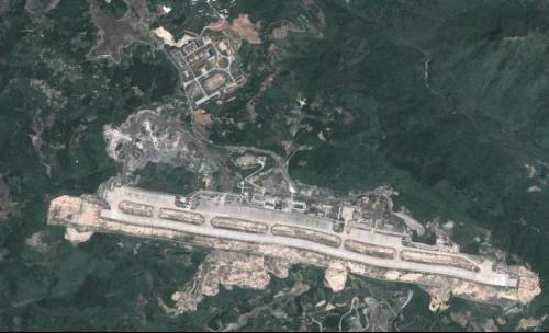 该报道称"机场位于福建省宁德市霞浦县水门乡,供中国人民解放军空军