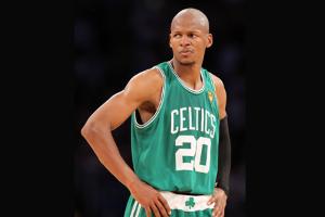 雷阿伦在第一节还剩1分55秒